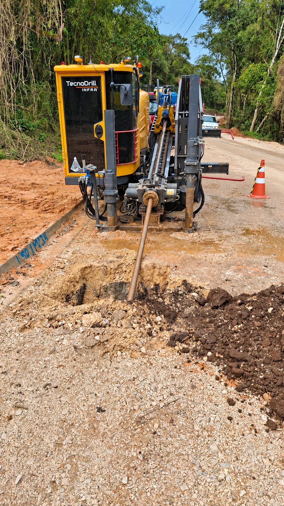 Perfuratriz Tecnodrill em frente de obra